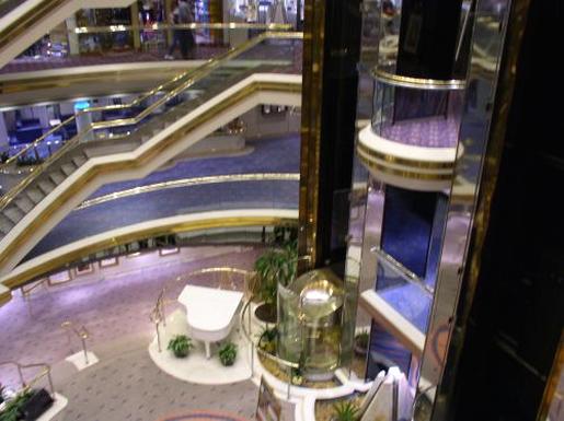 Majesty of the Seas Centrum.jpg