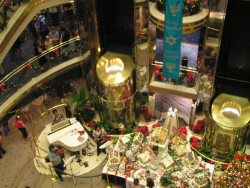 Majesty of the Seas Christmas Cruise Decor.jpg
